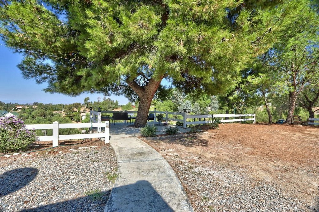 Property Photo: 40405 Avenida Trebolo CA 92592