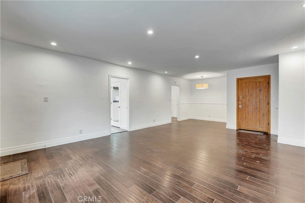 Property Photo: 5950 E Walton Street CA 90815