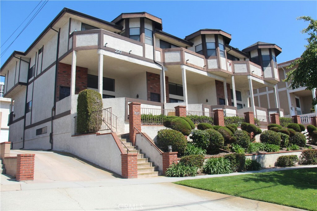 Property Photo: 220 S Guadalupe Avenue 5 CA 90277