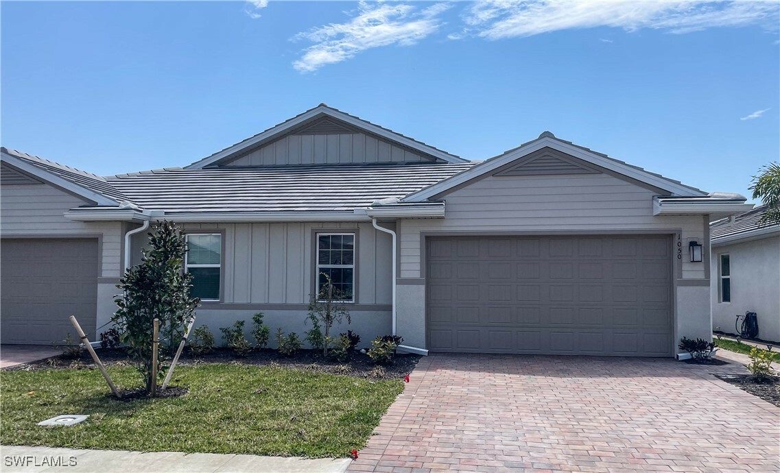 Property Photo: 1050 Enbrook Loop FL 34114