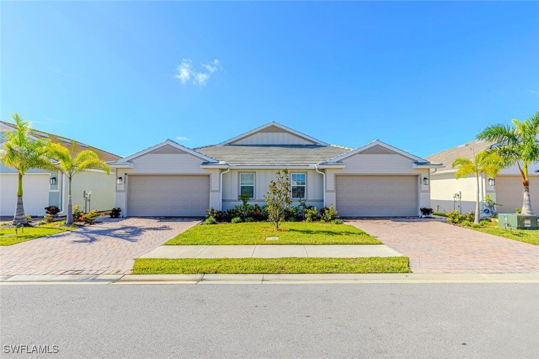 Property Photo: 1050 Enbrook Loop FL 34114