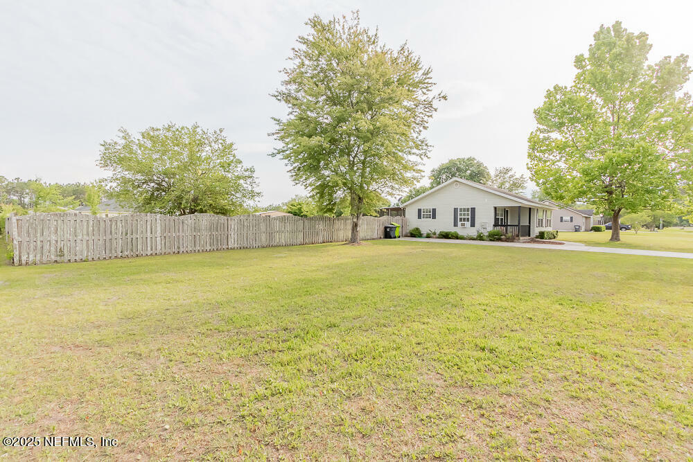 Property Photo: 27293 W Thirteenth Avenue FL 32046