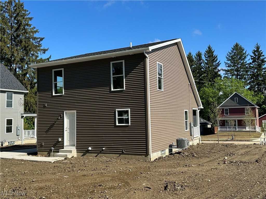 Property Photo: 725 Mineral Springs Avenue OH 44511