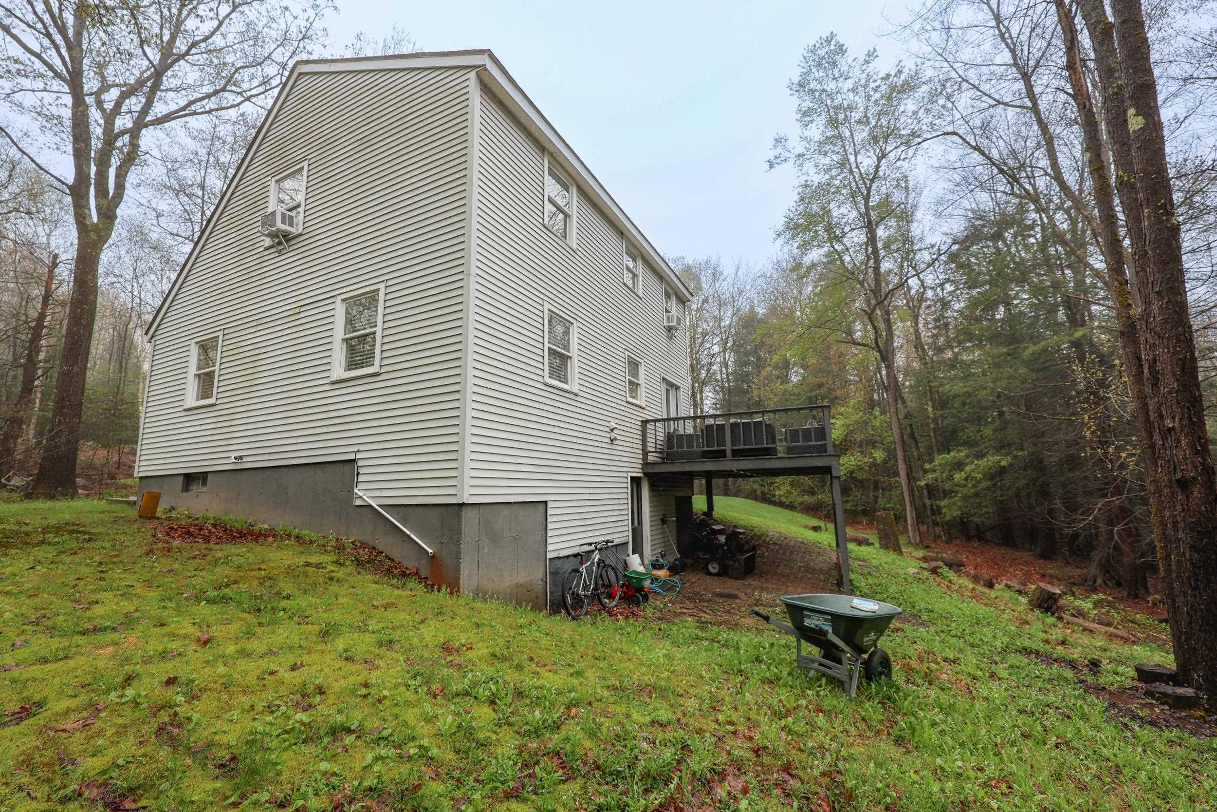 Property Photo: 33 Philmart Drive NH 03071