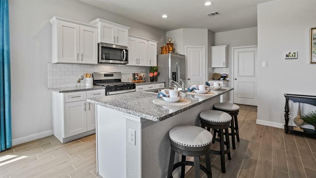 Property Photo: 212 Trinity Street TX 76050