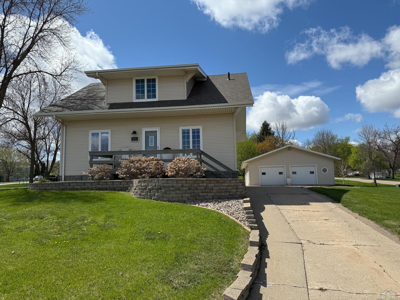 Property Photo:  508 3rd Ave  IA 51003 