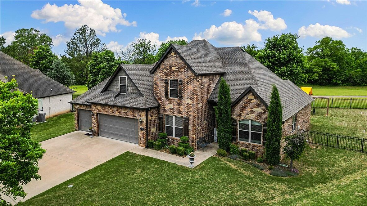 Property Photo: 1447 Coopers Cove AR 72701