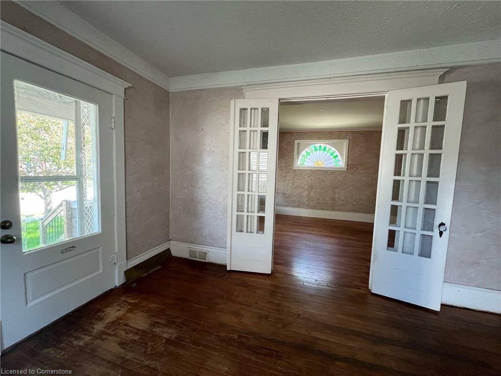 Property Photo: 136 Catharine Street ON L3K 4K4