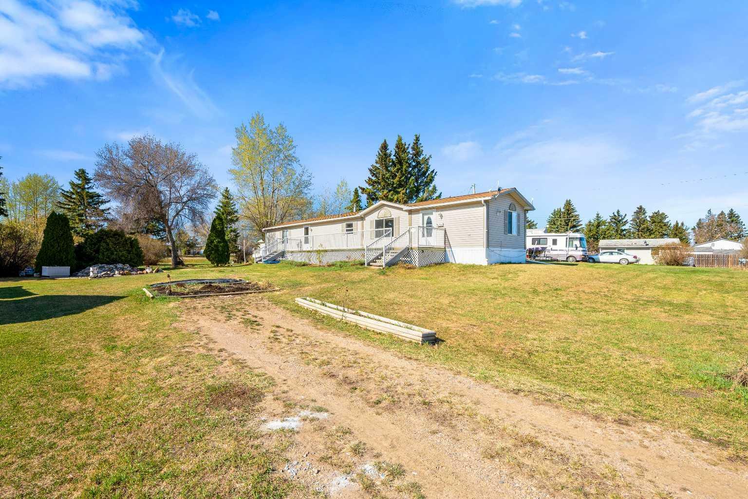 Property Photo: 5030 48 Avenue AB T0B 2P0