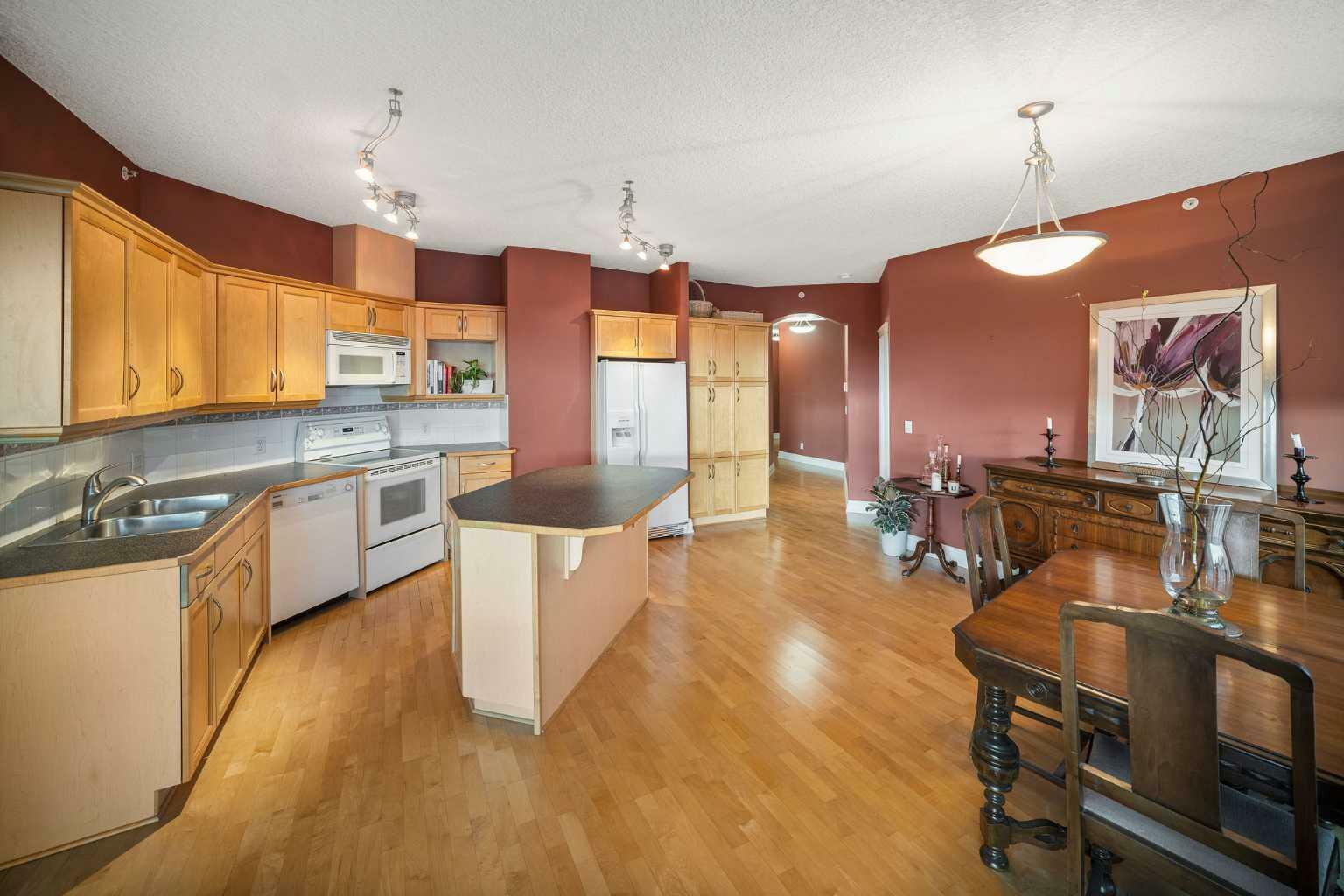 Property Photo: 4 14 Street NW 401 AB T2N 1Z4