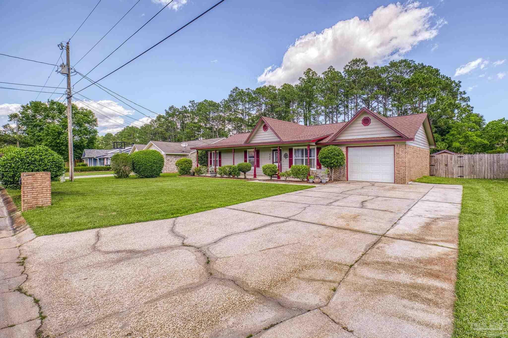 Property Photo: 444 Peppertree Tr FL 32506