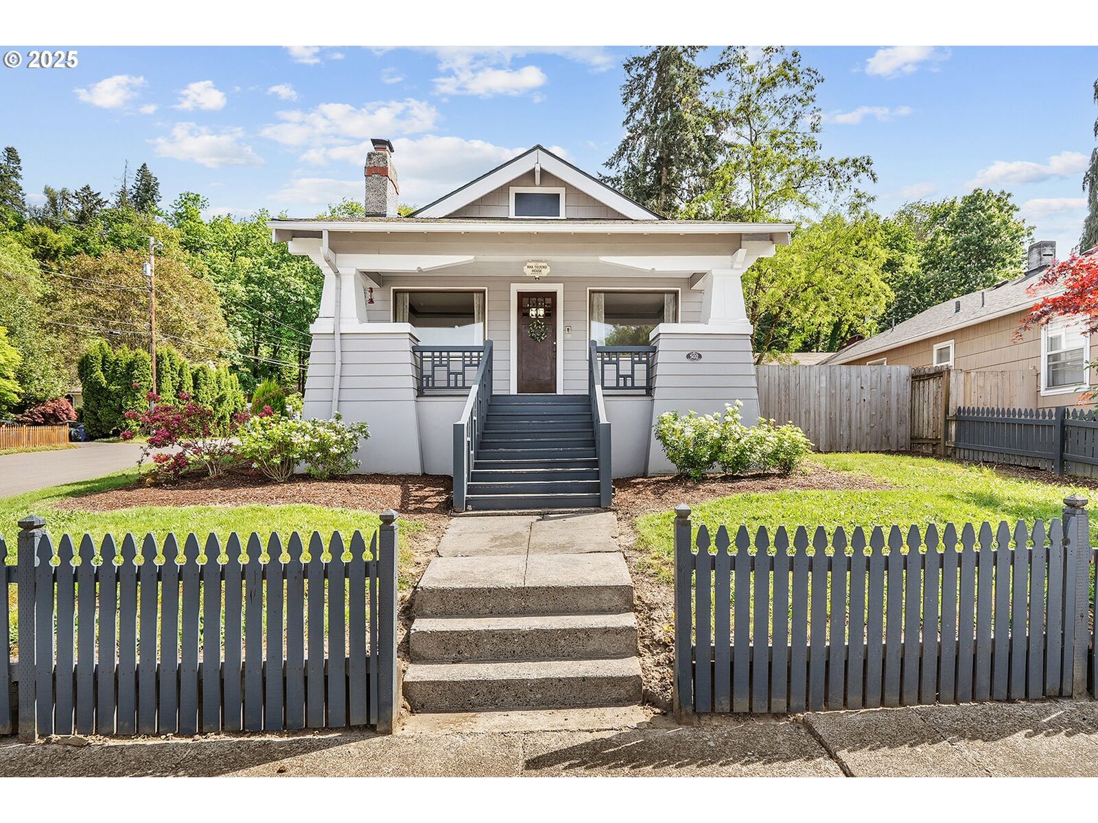 Property Photo:  502 S McLoughlin Blvd  OR 97045 