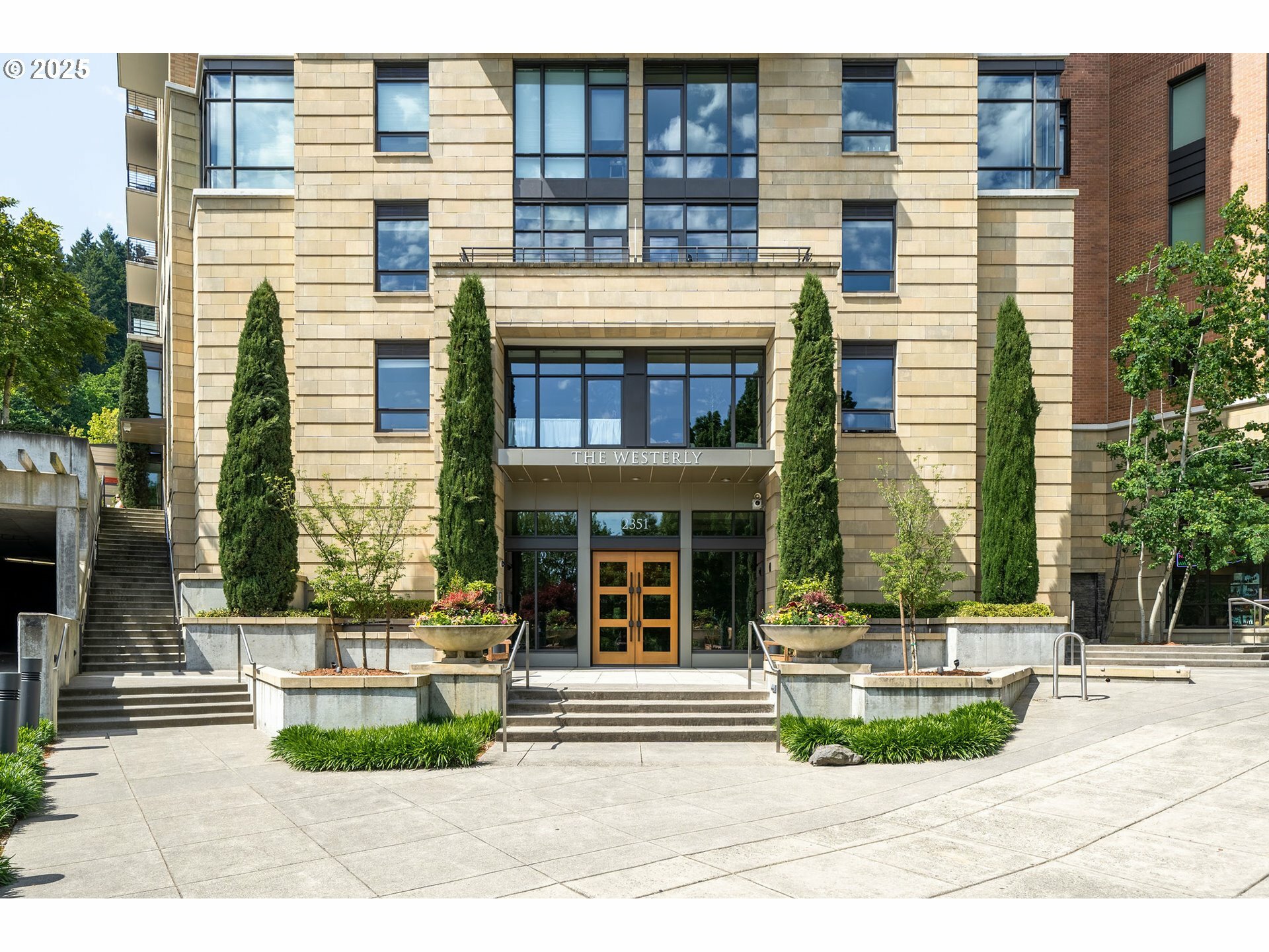 Property Photo: 2351 NW Westover Rd 602 OR 97210
