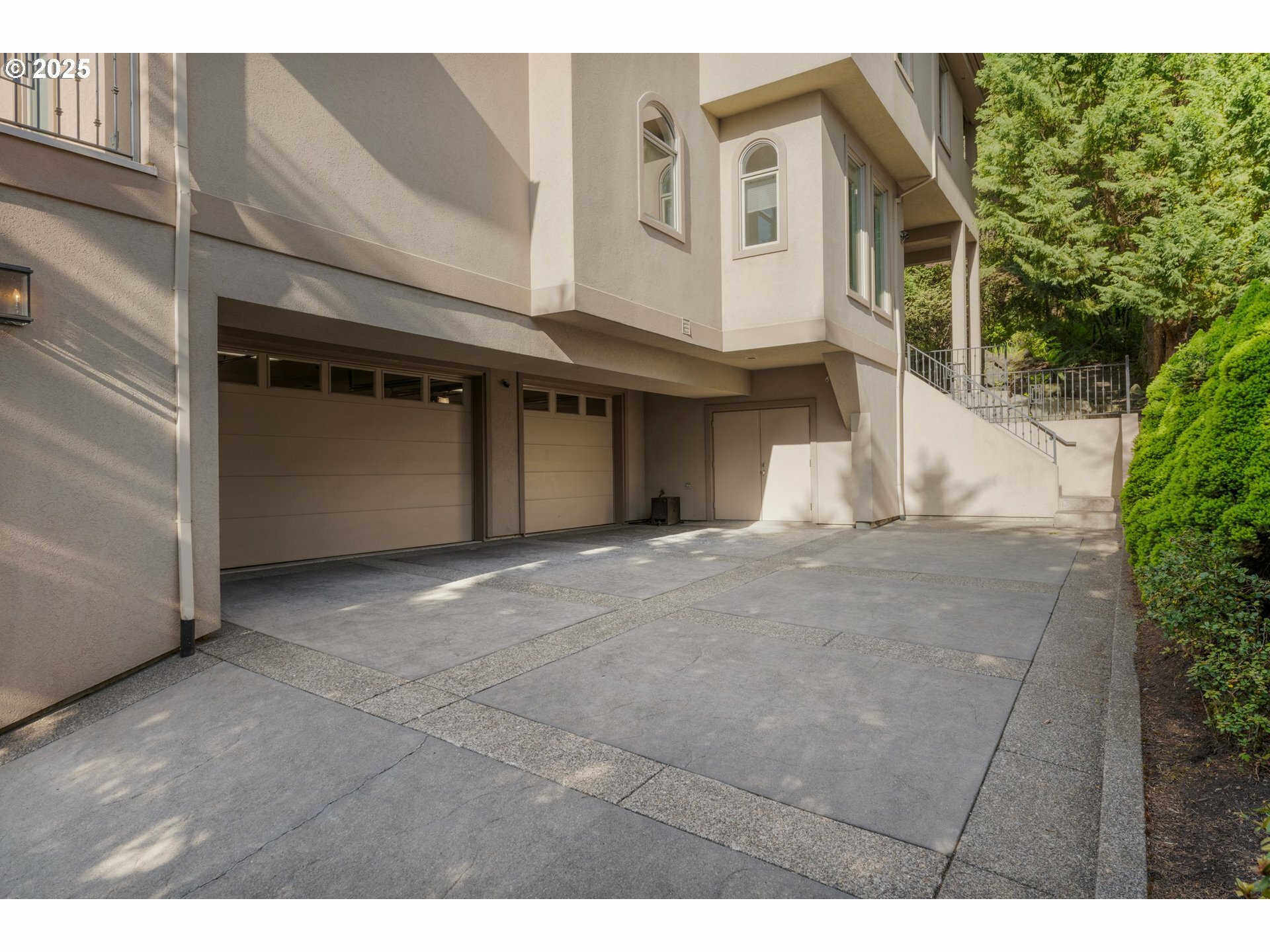 Property Photo: 370 NW 81st Pl OR 97229