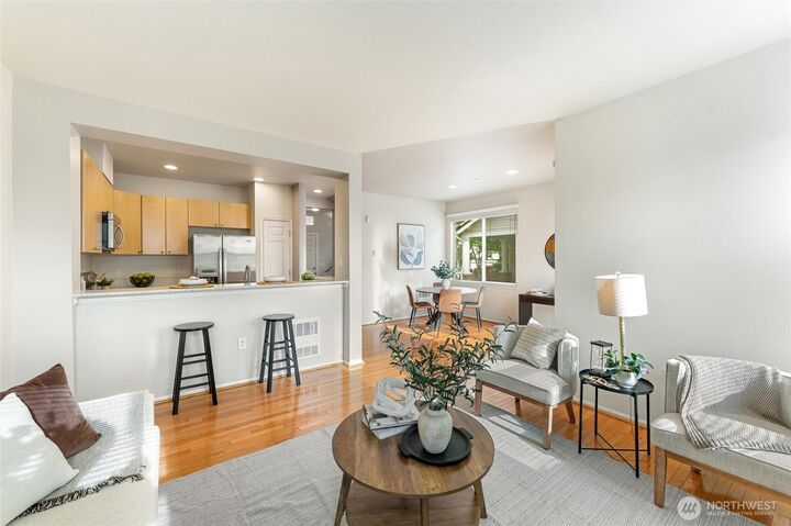 Property Photo:  4801  Lake Place A  WA 98055 