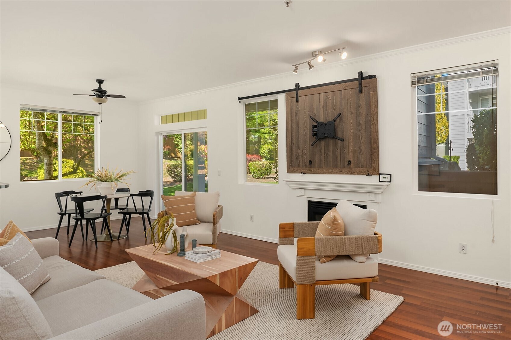 Property Photo: 15150 140th Way SE U104 WA 98058