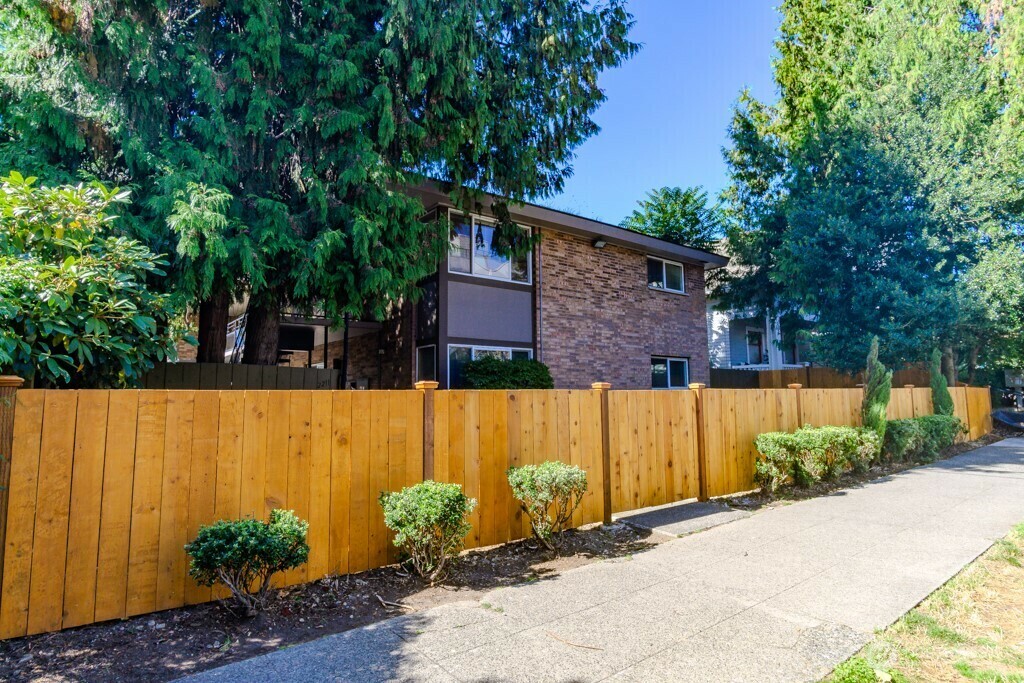 Property Photo: 2211 Franklin Avenue E 6 WA 98102