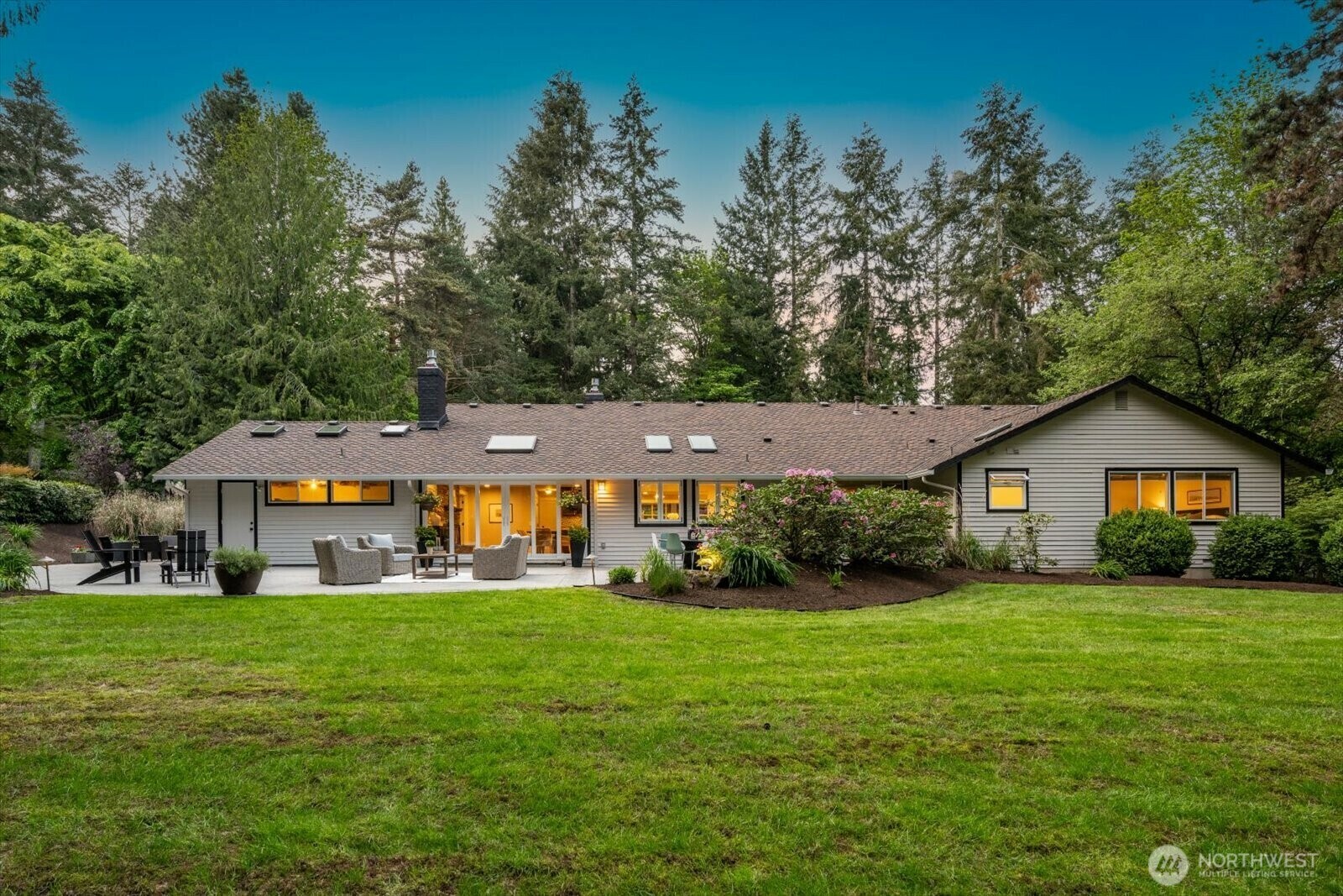 Property Photo: 13901 NE 26th Place WA 98005