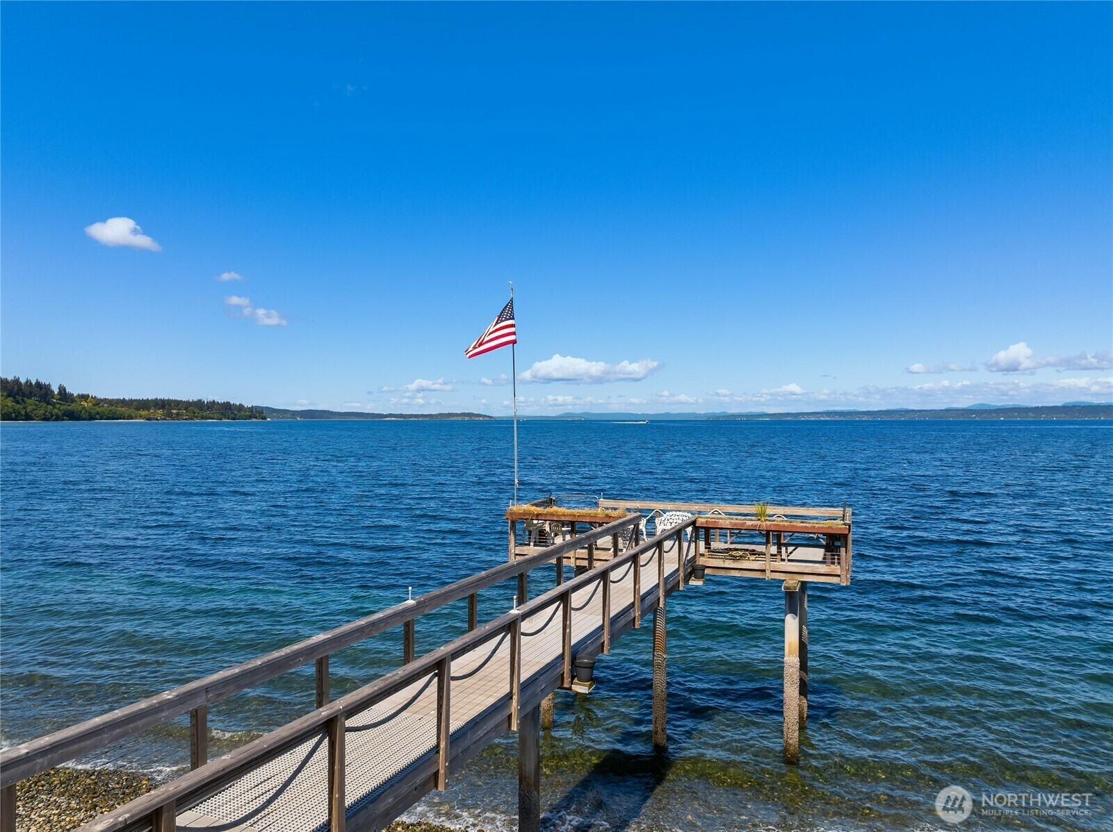 Property Photo: 11027 Rolling Bay Walk NE WA 98110