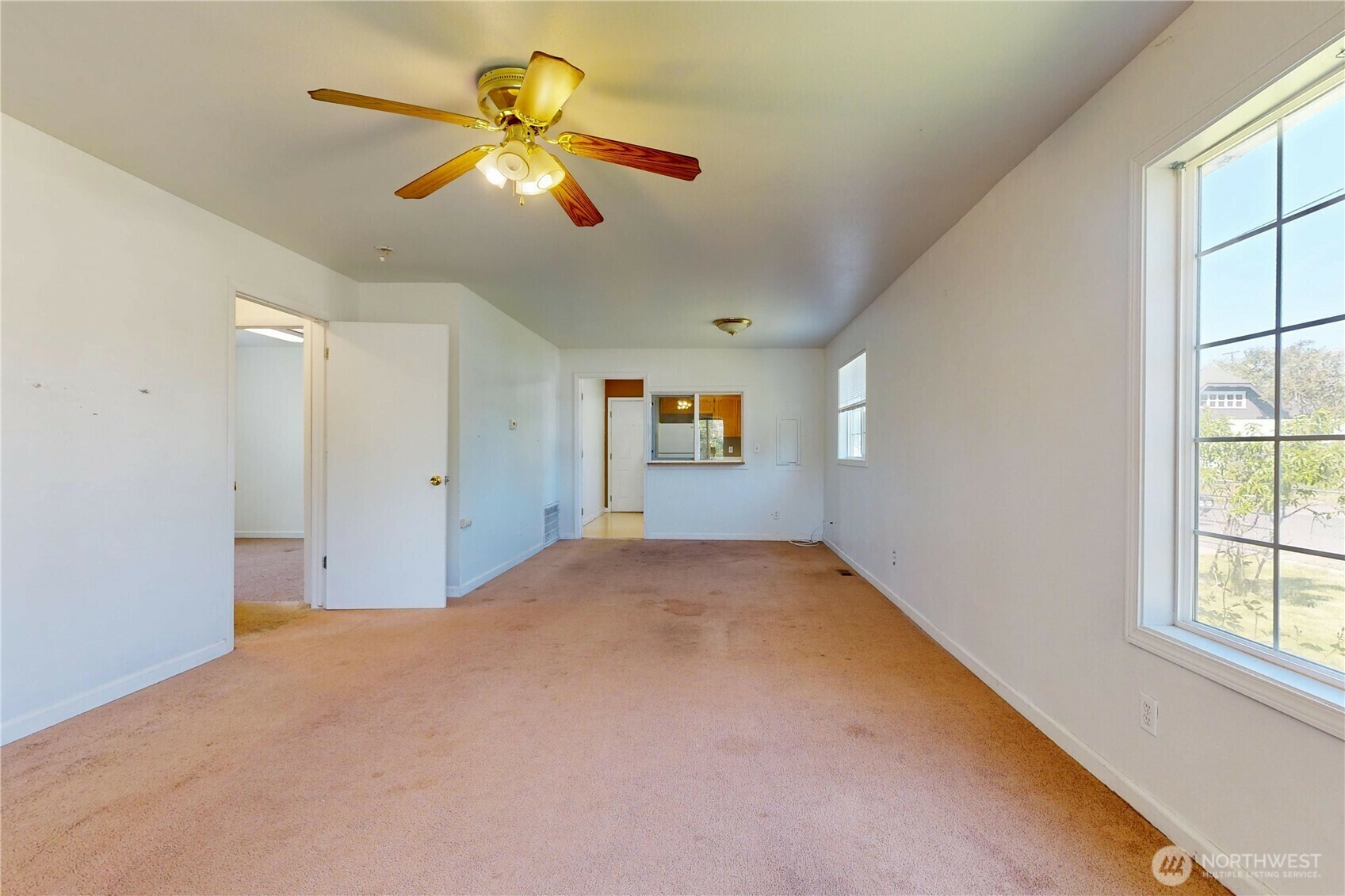 Property Photo: 741 N 8th Avenue WA 99362