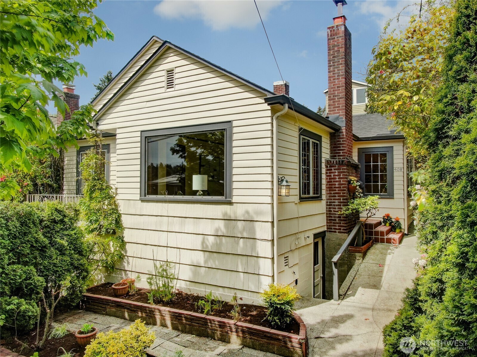 Property Photo: 408 N 39th Street WA 98103
