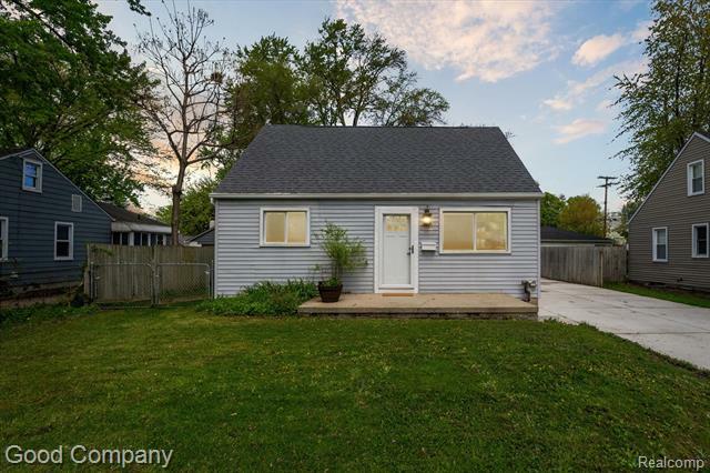 Property Photo: 1077 E 14 Mile Road MI 48017