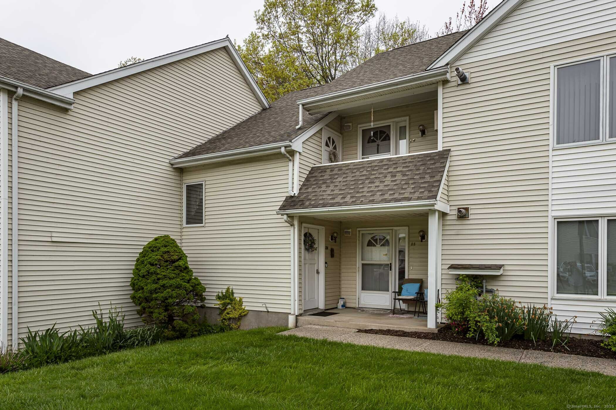 Property Photo: 24 Millbrook Court 24 CT 06111