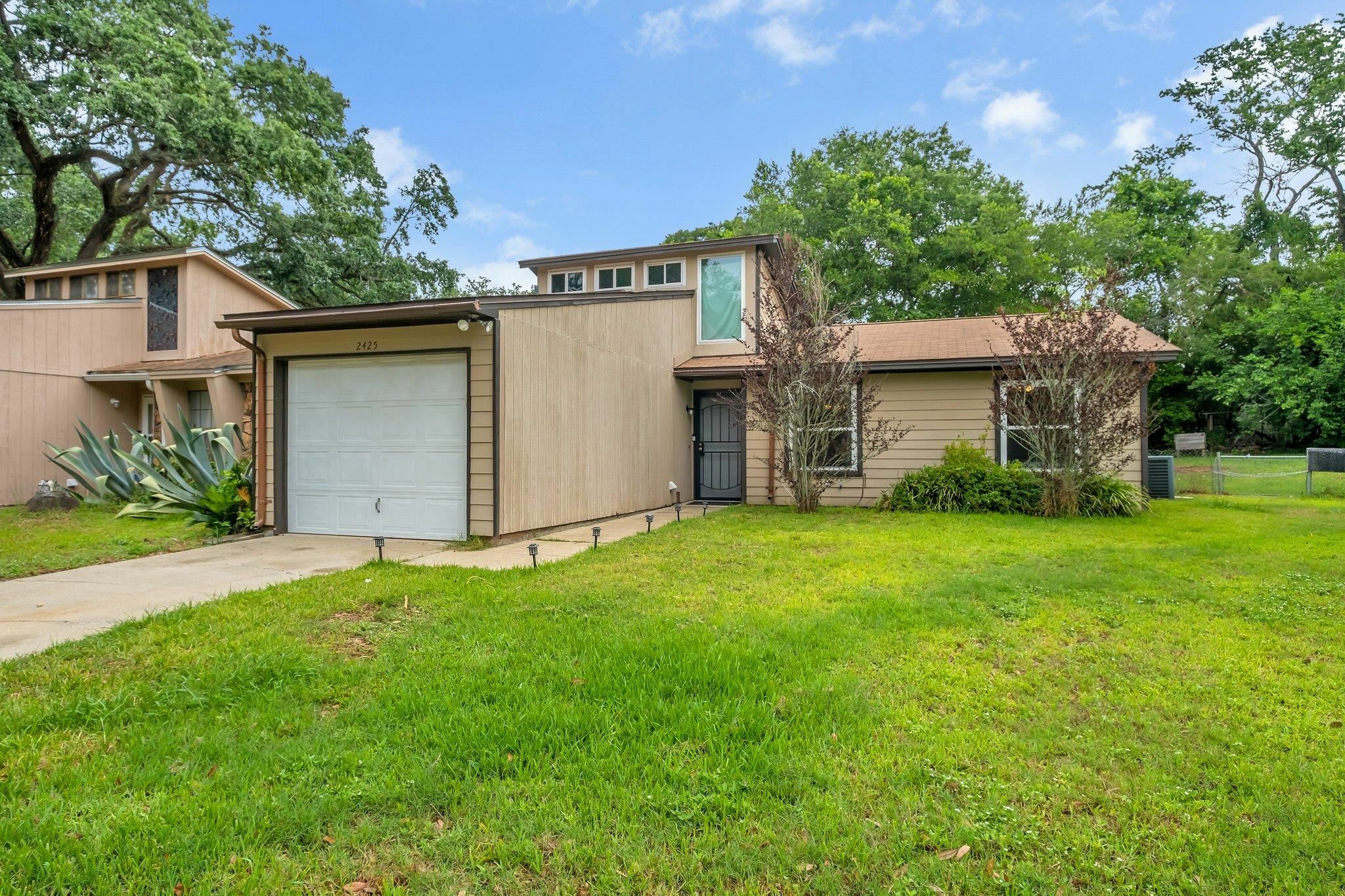 Property Photo: 2425 Manzanita Court FL 32303
