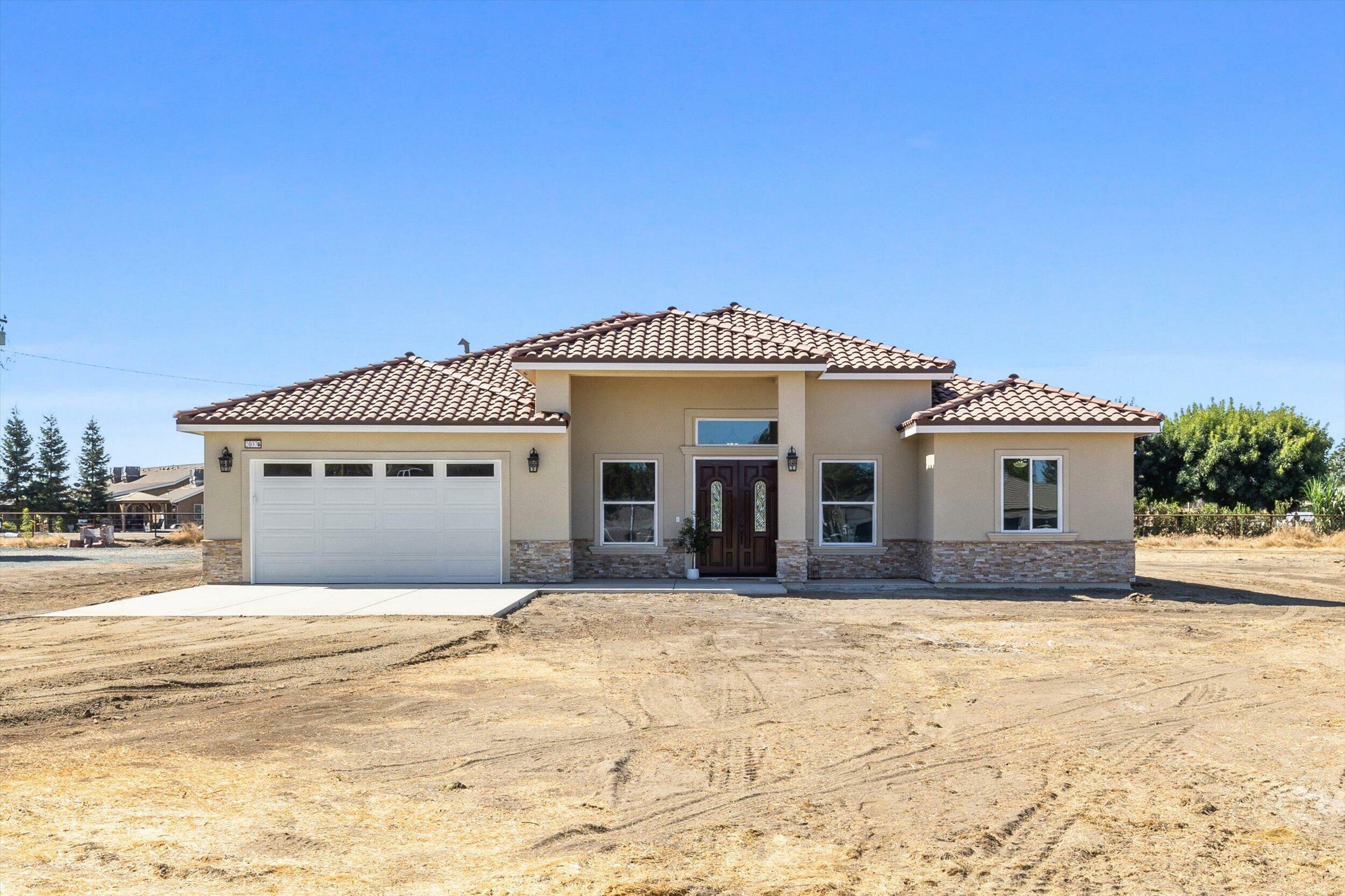 Property Photo: 2037G Linda Vista Avenue CA 93257