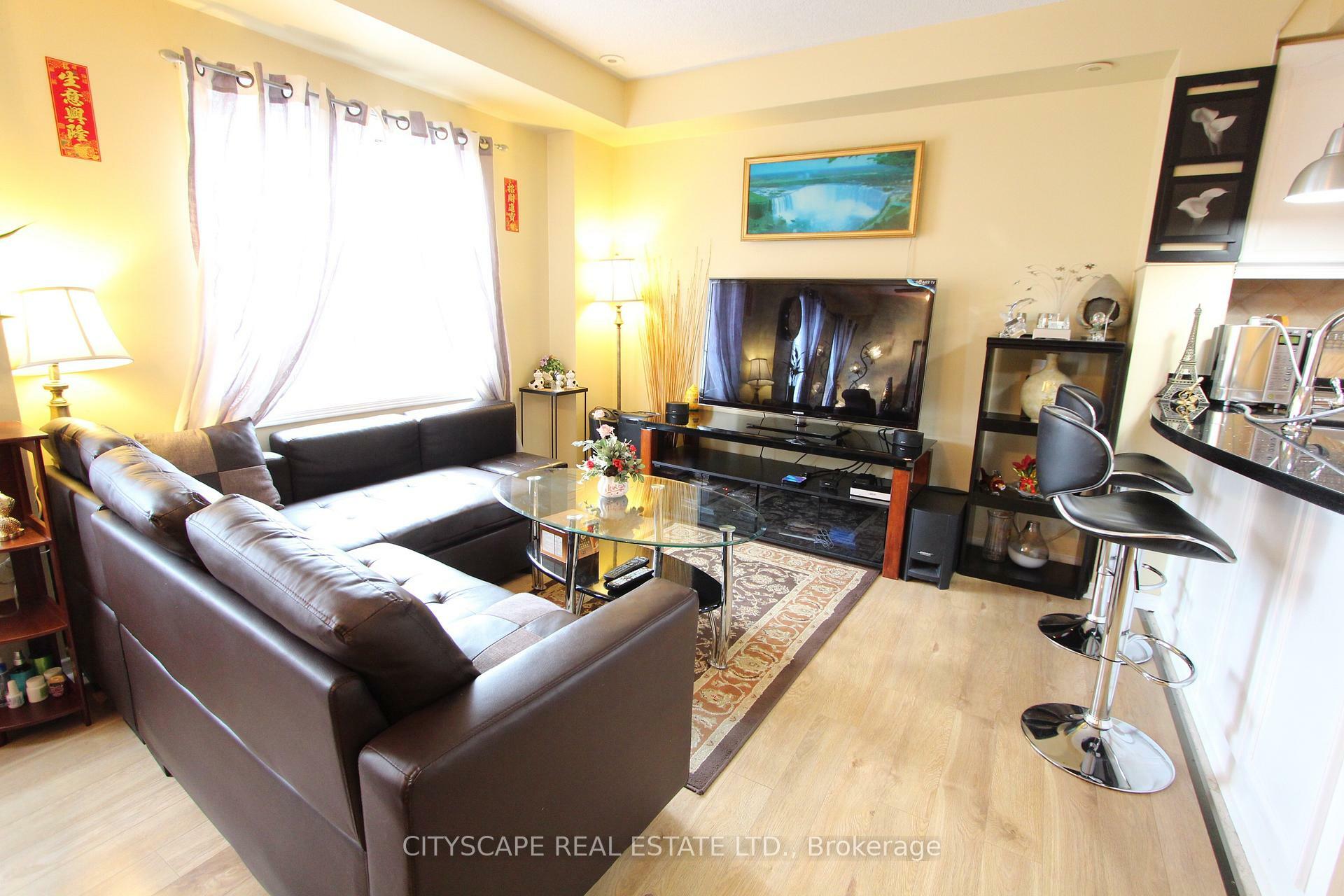 Property Photo: 3055 Elmcreek Road 7 ON L5B 4J9