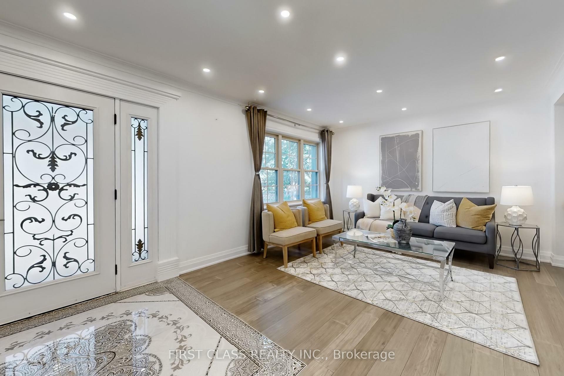 Photo de la propriété: 2950 Bayview Avenue ON M2N 5K6