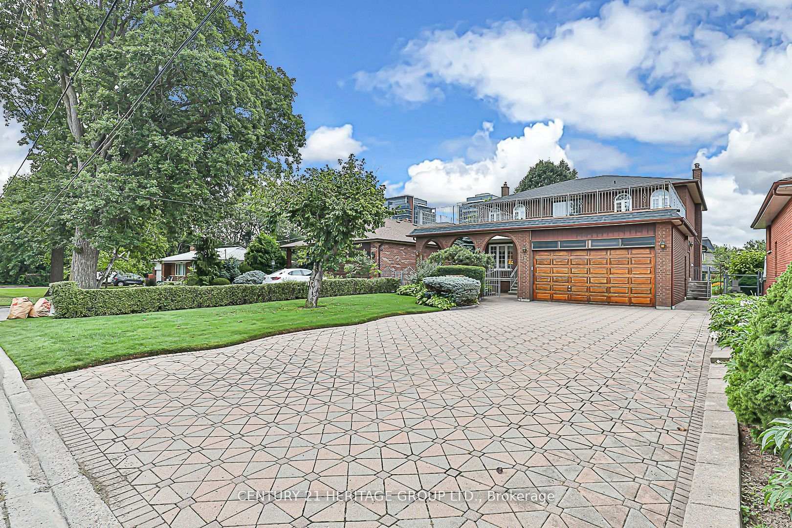 Property Photo: 33 May Avenue ON L4C 3S7