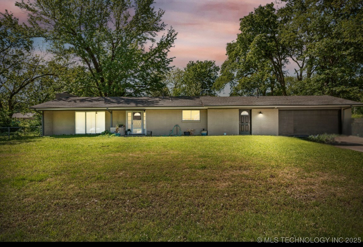 Property Photo: 1014 SE 3rd Street OK 74467