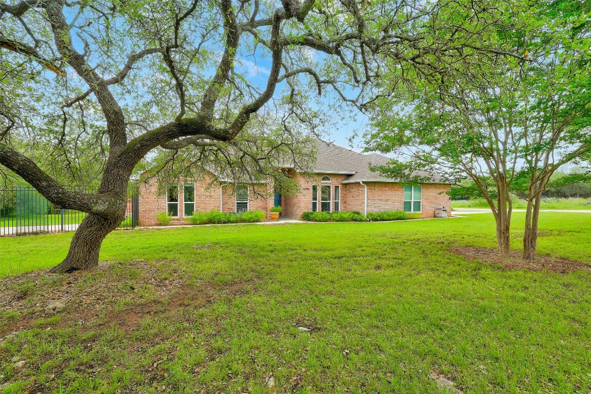 Property Photo: 9840 N Live Oak Road TX 76571