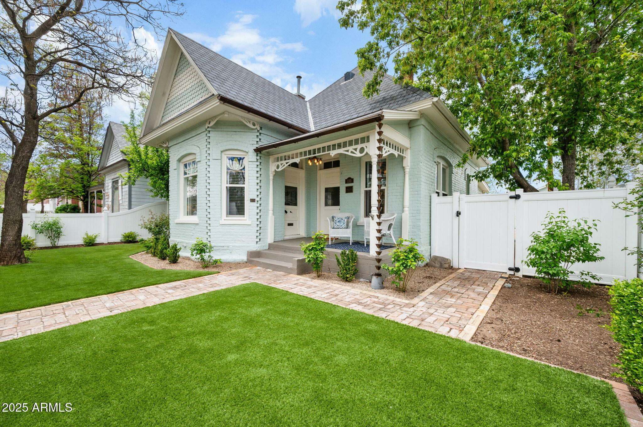 Property Photo: 330 N Mount Vernon Avenue AZ 86301