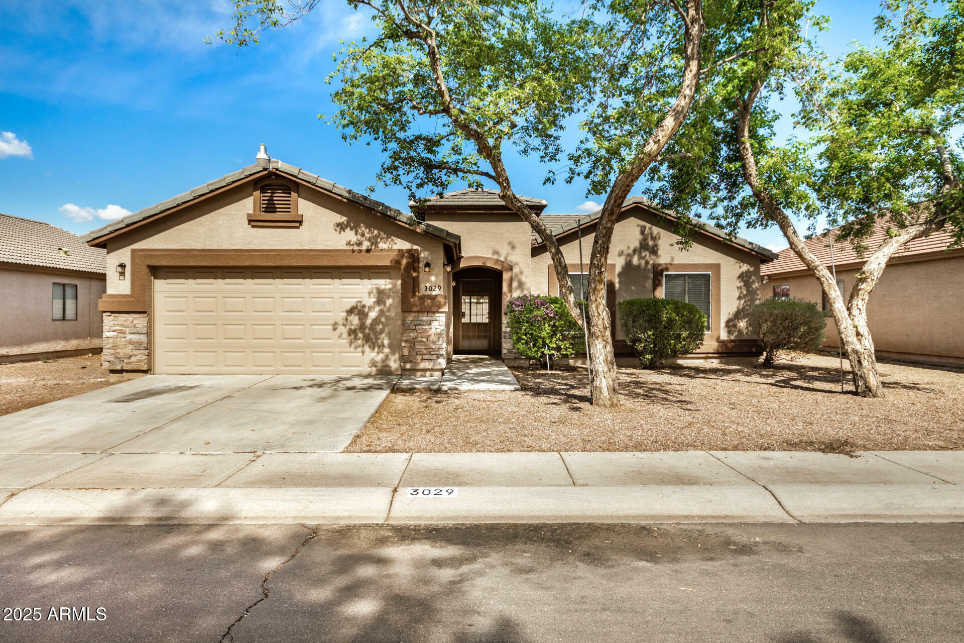 Property Photo: 3029 N 83rd Lane AZ 85037
