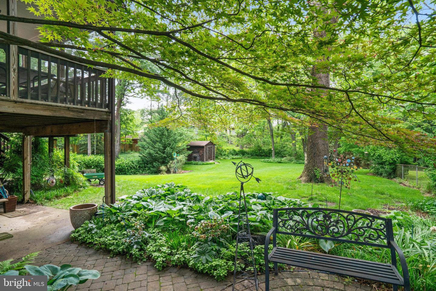 Property Photo: 8107 Springfield Village Drive VA 22152