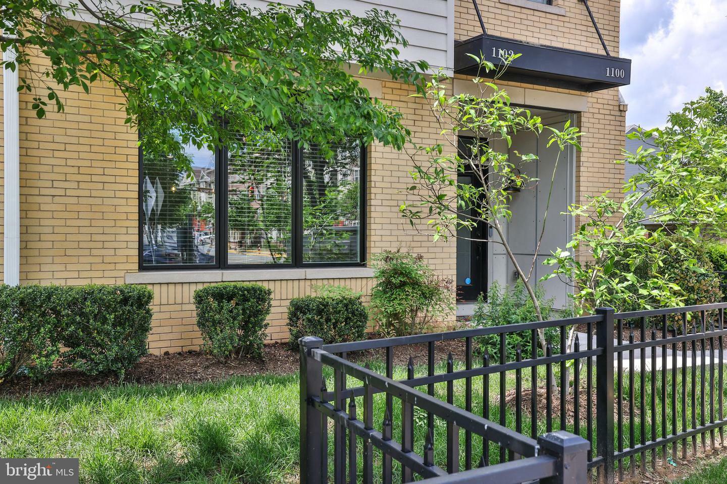 Property Photo: 1102 Ribbon Limestone Terrace SE VA 20175