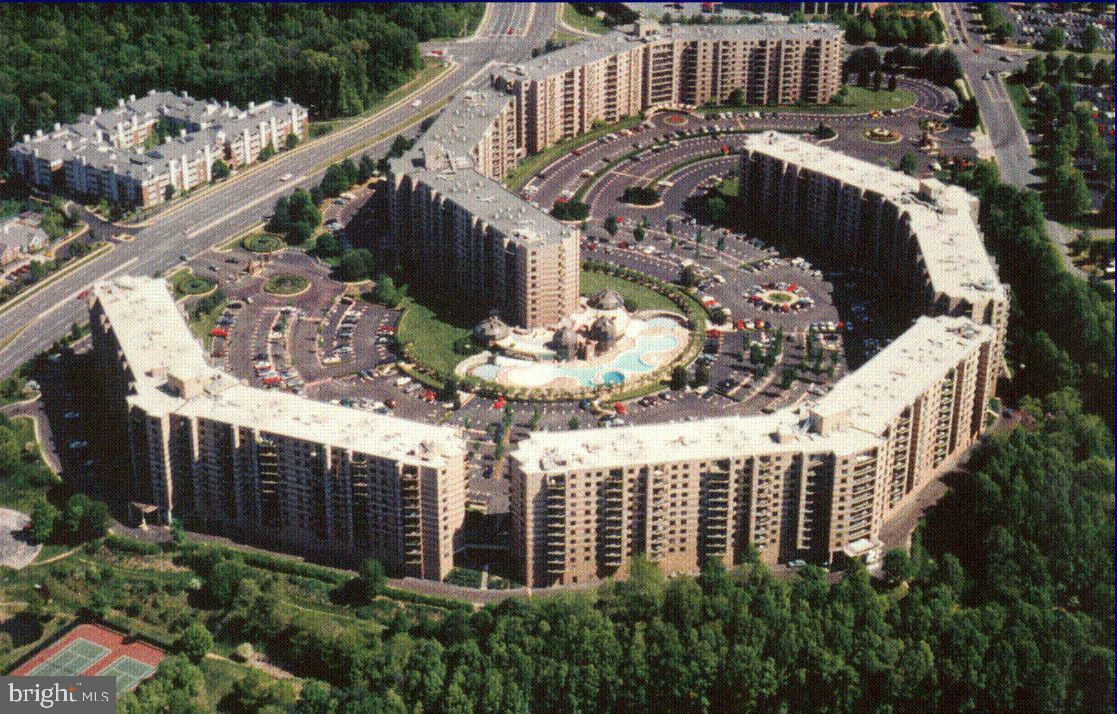 8340 Greensboro Dr 907  West McLean VA 22102 photo