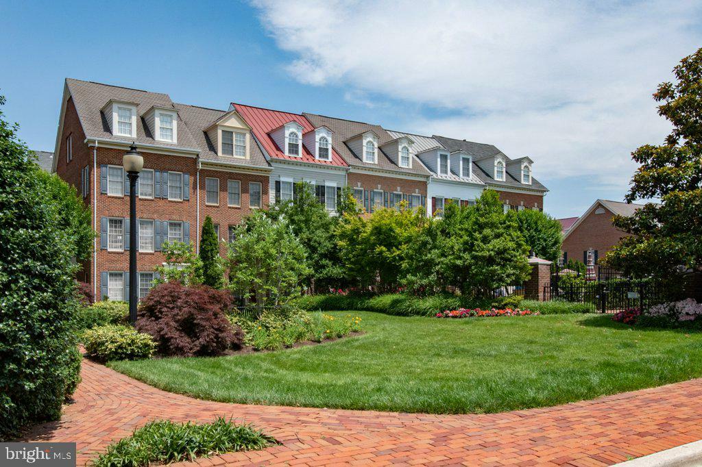 Property Photo: 1225 Roundhouse Lane VA 22314