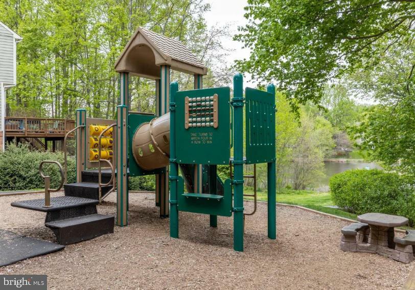 Property Photo: 1236 Weatherstone Court VA 20194
