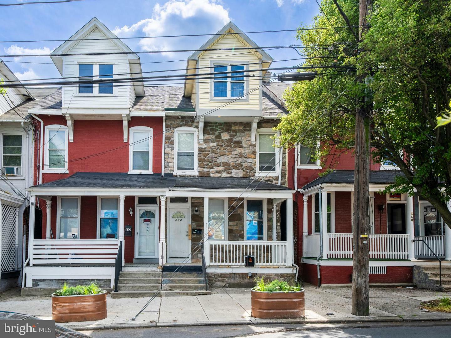 542 Pershing Avenue  Lancaster PA 17602 photo