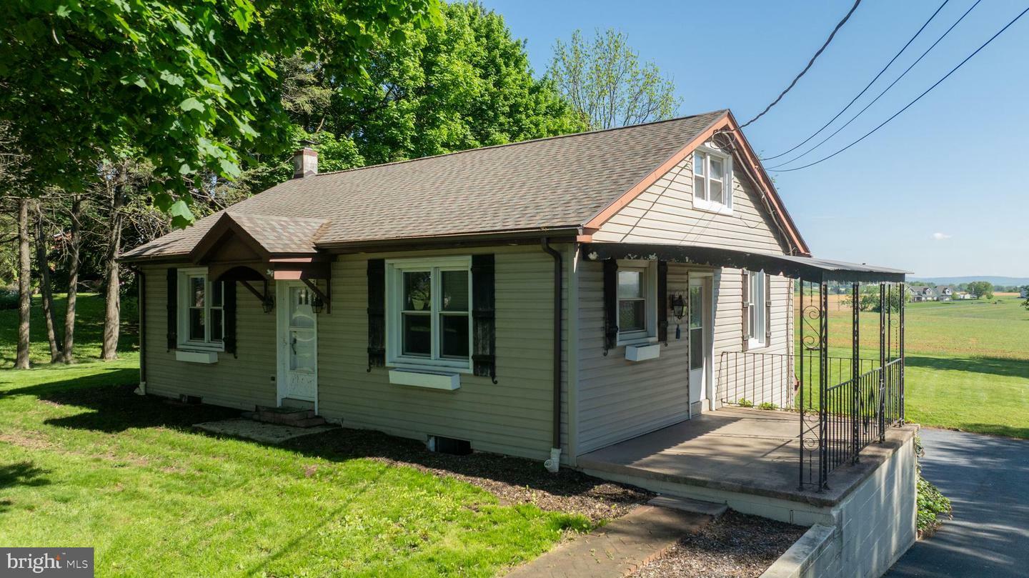 Property Photo: 1141 E Newport Road PA 17543