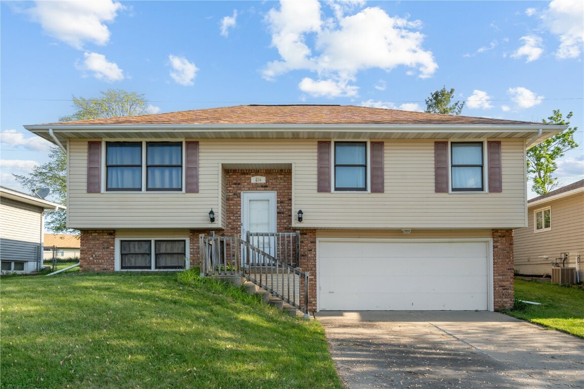 Property Photo: 804 Arrowhead Lane NE IA 52402