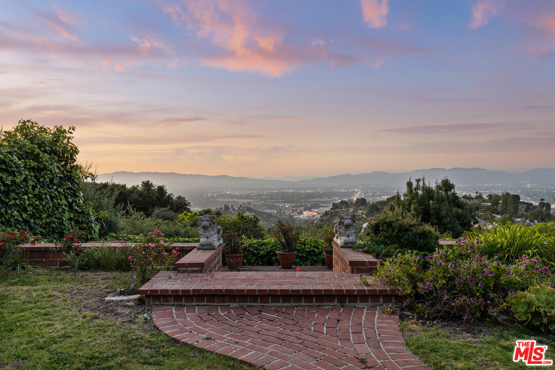 15205 Mulholland Dr  Los Angeles CA 90077 photo