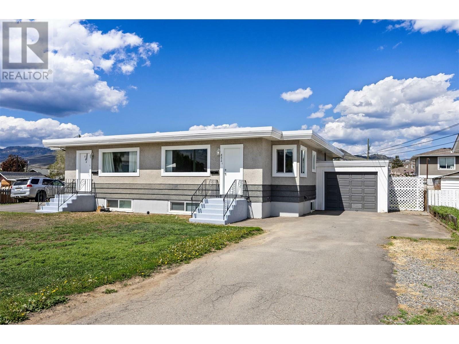 Property Photo: 882 Selkirk Avenue BC V2B 1T9