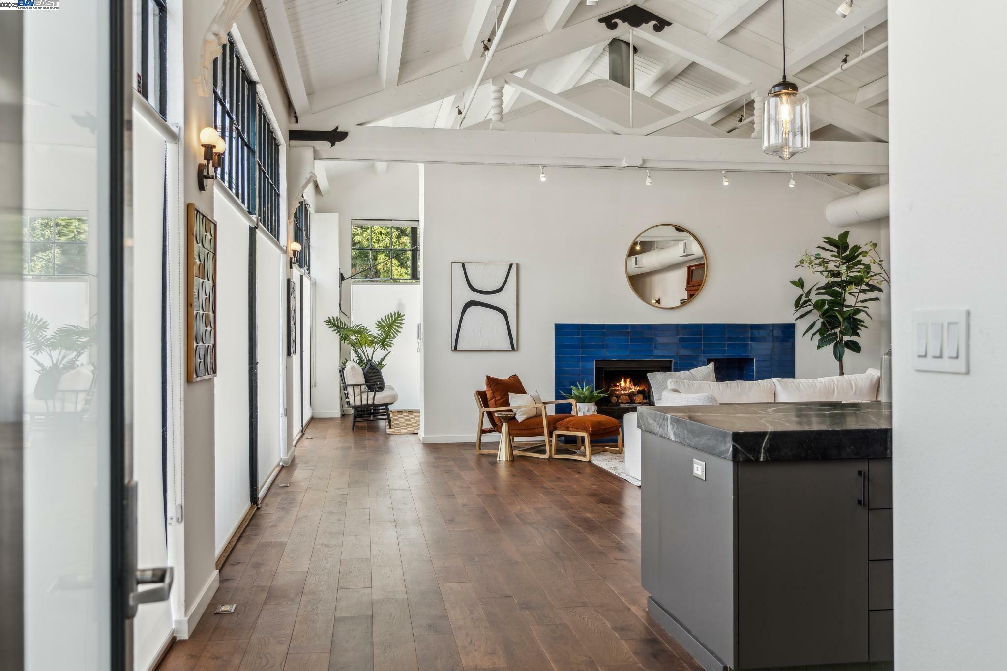 Property Photo: 311 4th St 301 CA 94607