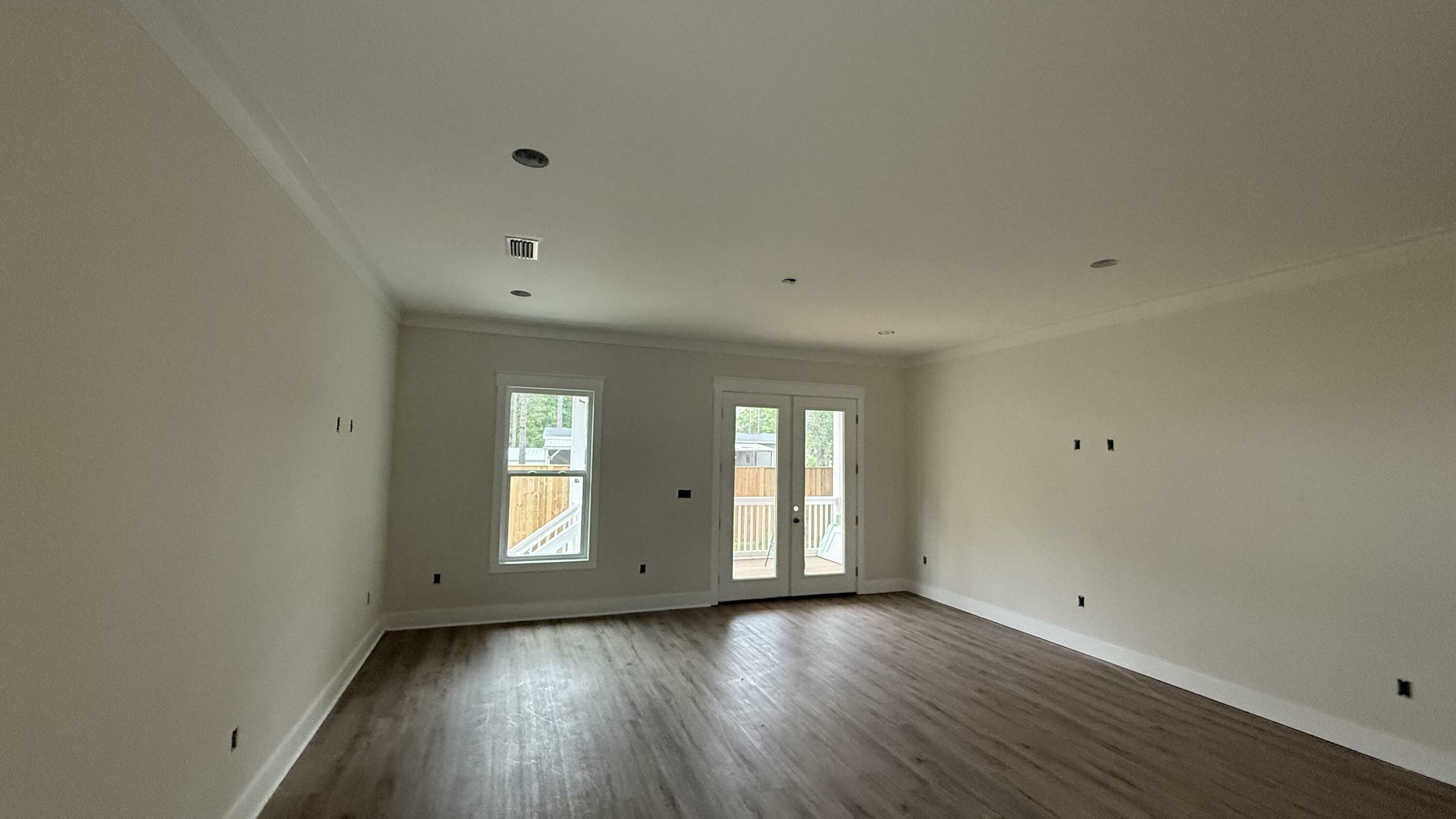 Property Photo: 279 S 2nd Street FL 32459