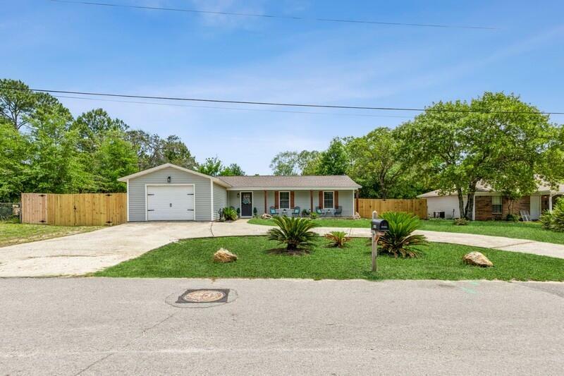 Property Photo: 305 Morgan Lane FL 32569
