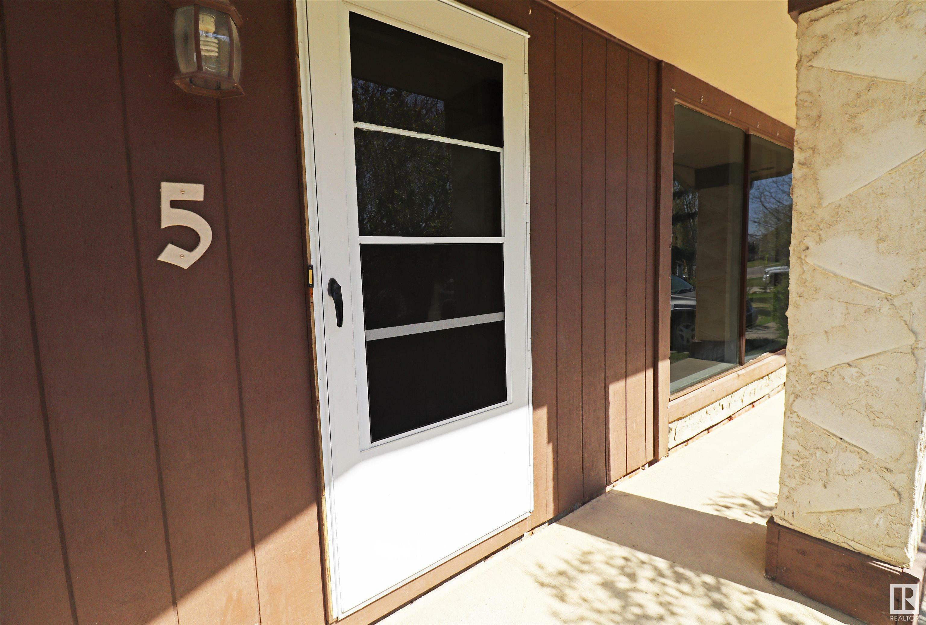 Property Photo: 5 Oatway Drive AB T7Z 1E9